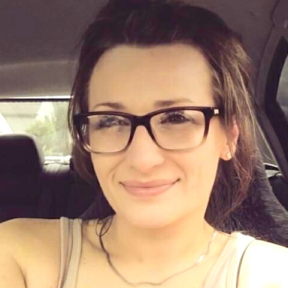 Meet your Posher, Sarah - Picture 2 of 4